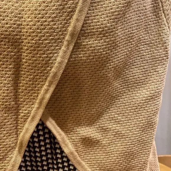 The Limited Women's Tan Knitted 3/4 Sleeves Shirttail Split Back Blouse Size M - Picture 7 of 11